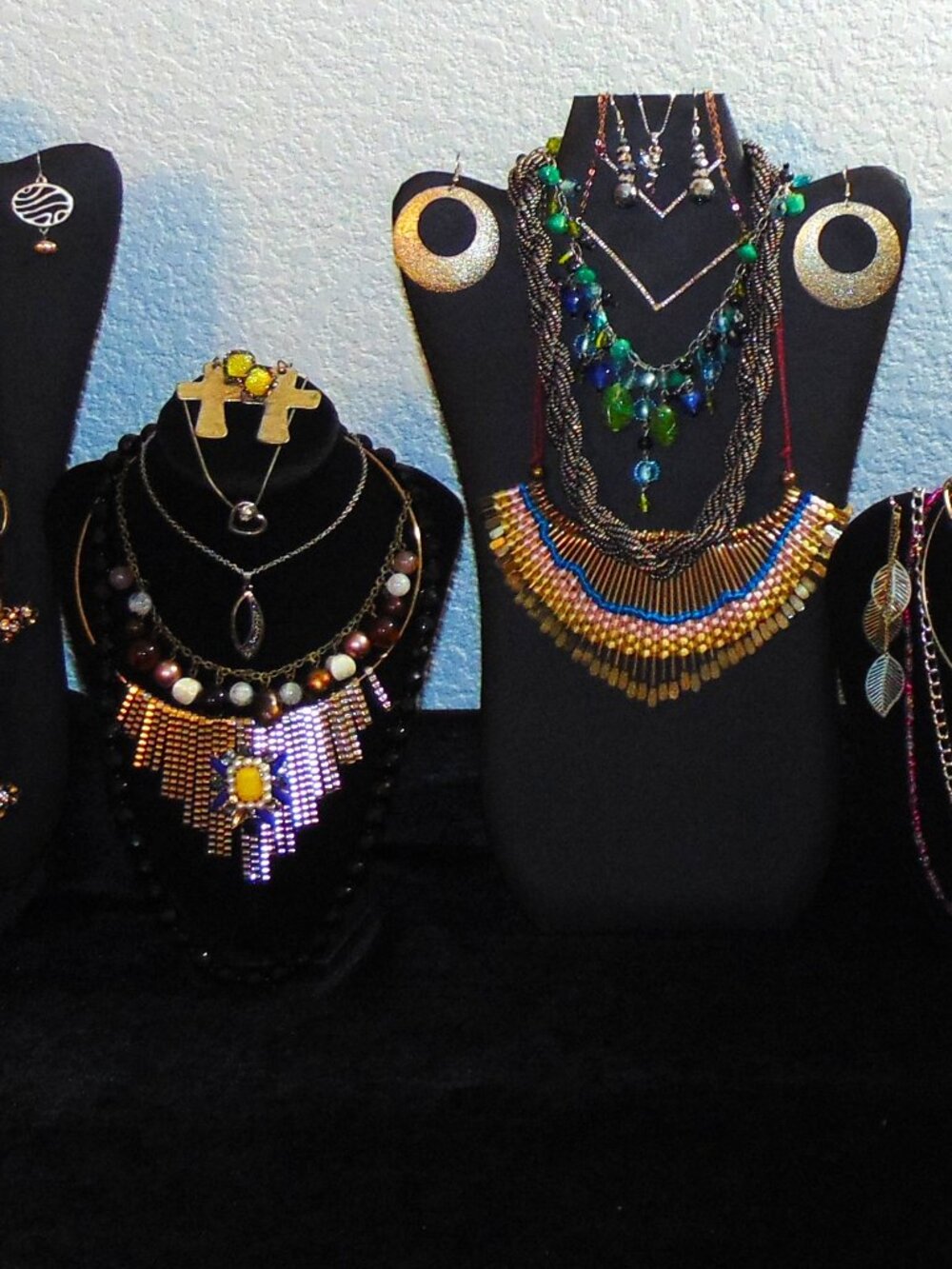Vintage & Modern Assorted Jewelry lot- very nice!